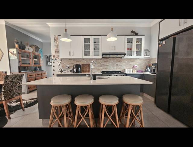 3 BEDROOM HOUSE FOR SALE IN ISLAND VIEW